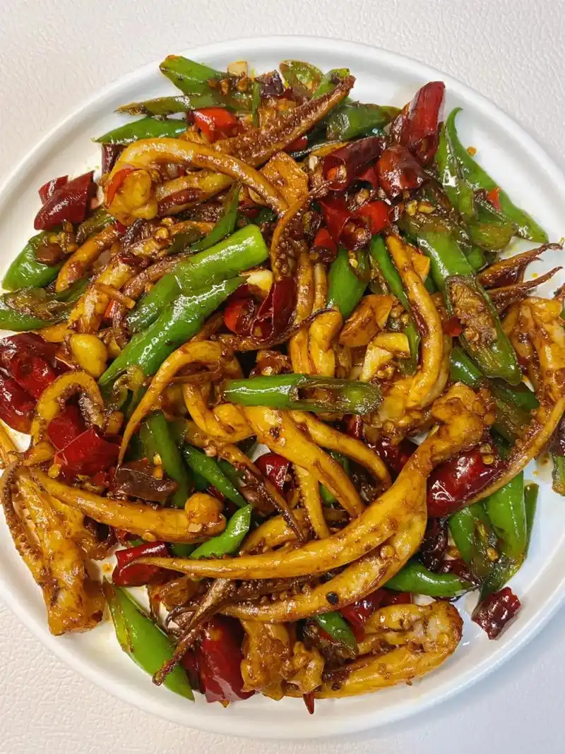 巨好吃的爆炒鱿鱼 超级下饭 多备点米饭 #爆炒鱿鱼的家常做法 - 抖音