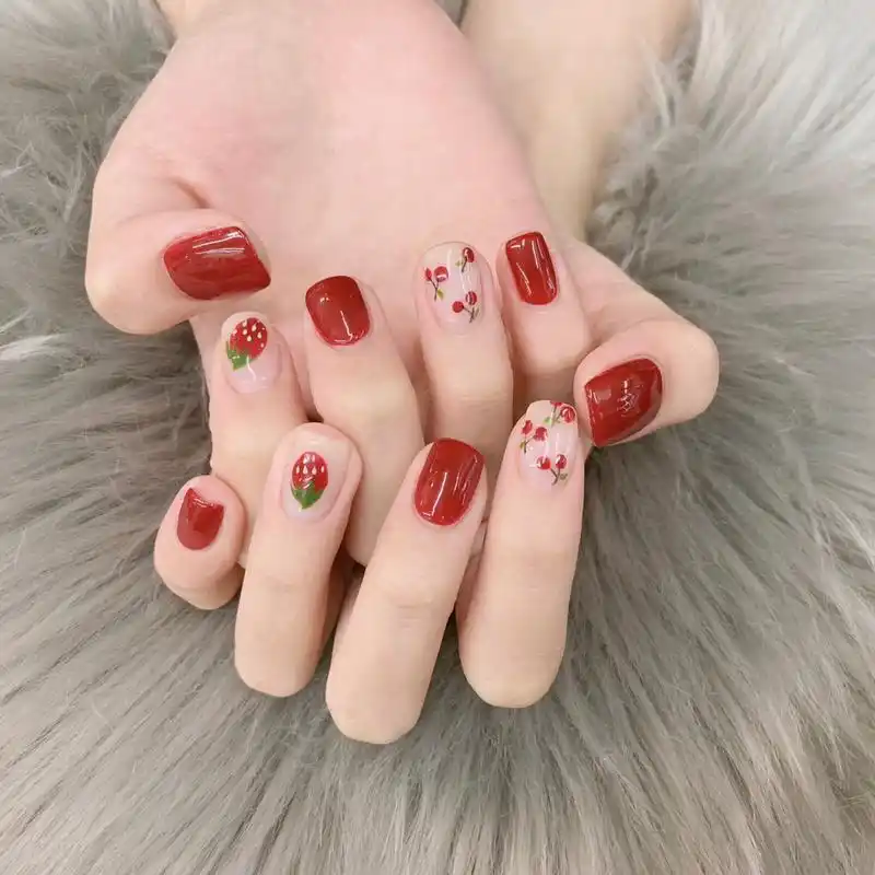 可可爱爱小草莓91夏天就要做美甲呀