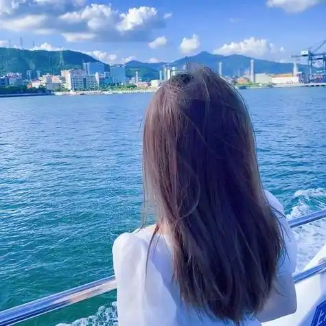 女生干净海边头像