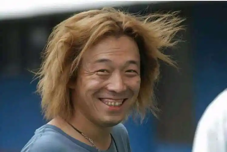 黄渤个人资料简介(成名前因长得丑备受嘲讽,如今年入百万为何却送父亲