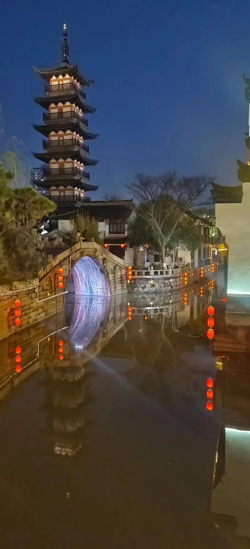 网红打卡地~来上海嘉定必须要去嘉定洲桥观夜景,逛老街;去紫藤 - 抖音