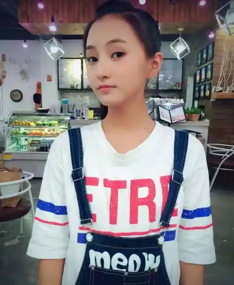 牛欣欣甜美可爱自拍照55