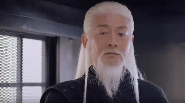 原创郑少秋有多帅气即便是72岁演白发苍苍老人出招动作帅气逼人