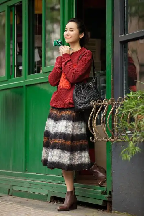 唐嫣罗晋举行婚礼好友杨幂因档期缺席孙坚吕一连夜赶往维也纳