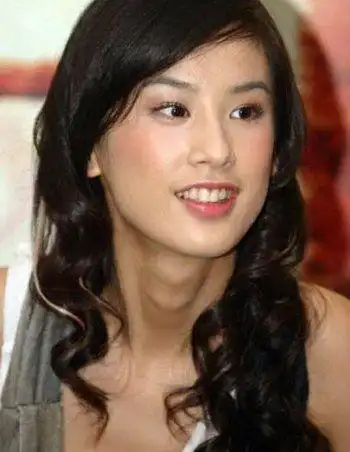 女生为什么喉结突出