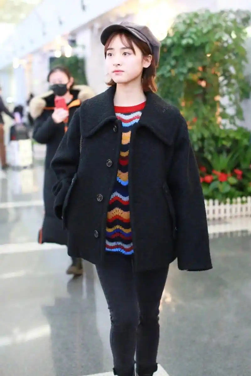 漫画女孩沈月终于找对了穿搭风格不再被人吐槽