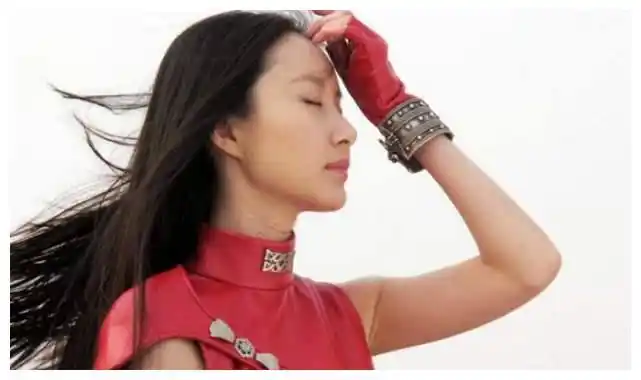 她是《魔幻手机》的傻妞,出道28年无绯闻,今32岁胖成蒙娜丽莎