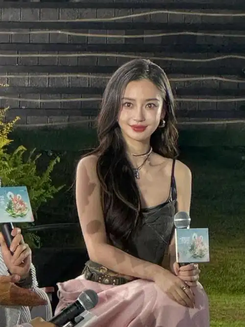 生图给我美清醒了 杨颖女士好美的精气神状态 小小的脸上布满了五官