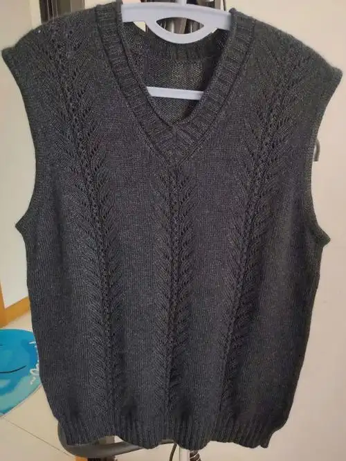 树叶织男士背心也是不错的#男士棒针背心  #羊毛针织背心  #手工编织