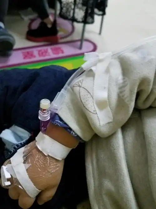 这是蛋蛋第一次输液哭的不行,真是心疼极了
