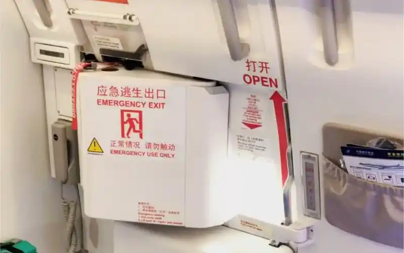 哪些人不能坐飞机的紧急出口座位