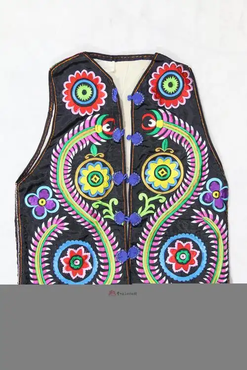 当代黎平侗族平绣蜈蚣纹背心