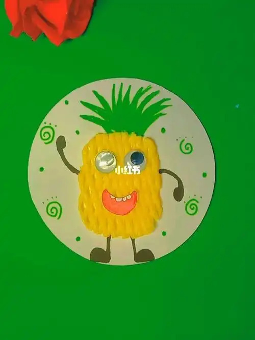 一起用水果网袋做个菠萝手工画吧