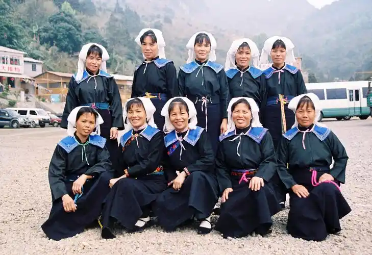 广西大新庄重的壮民族服饰