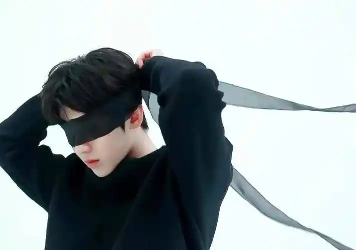 全明星"蒙眼"造型,王一博成毅仙气飘飘,任嘉伦朱一龙太时尚_感觉