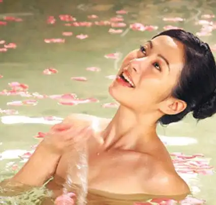 叶璇全裸拍广告?