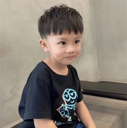 小朋友适合的发型推荐,时髦度爆表, 造型利落有型