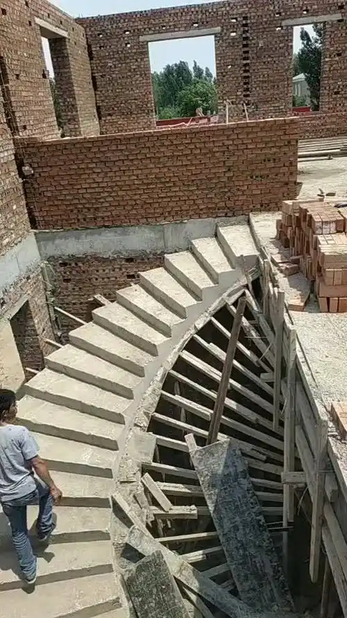 水泥现浇旋转楼梯,有人喜欢这样的设计吗?