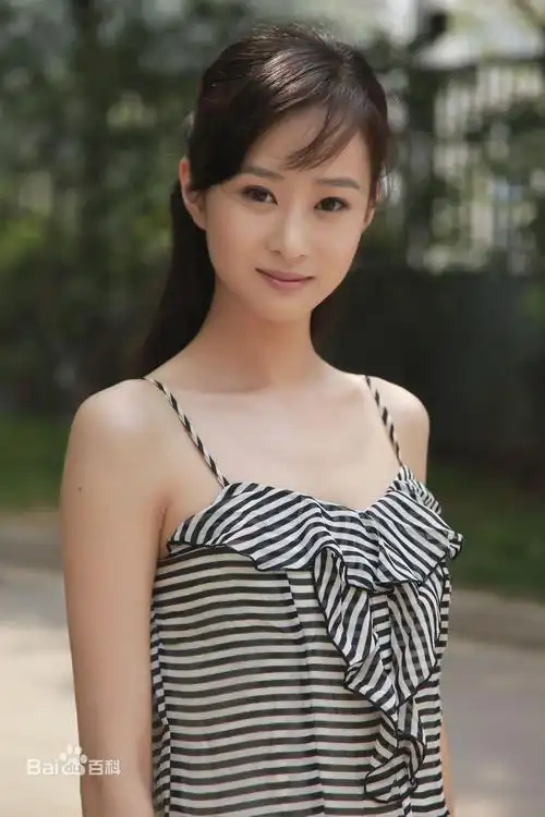 这两个女人哪个比较漂亮?