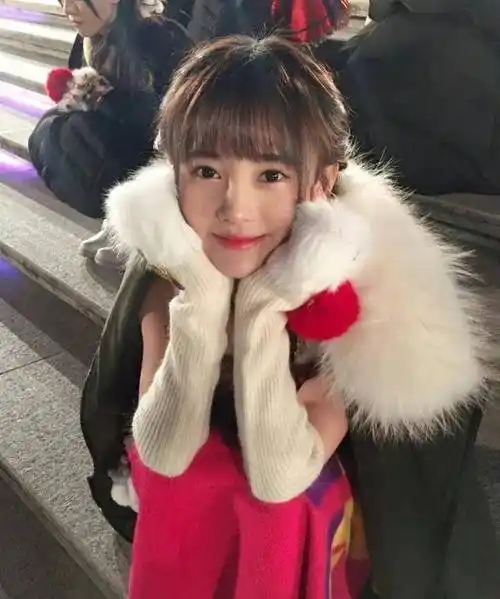 鞠婧祎10年前旧照上热搜评论区网友vs粉丝互晒旧照大不同