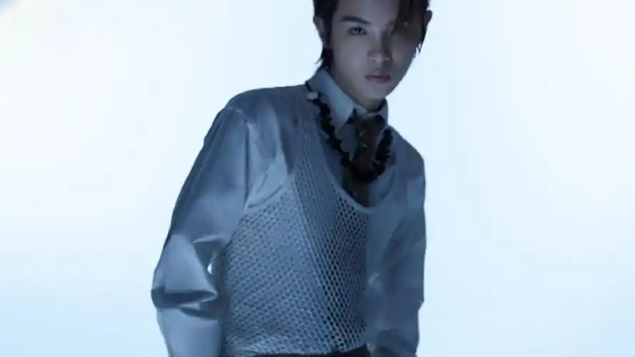 电脑壁纸 明星 大陆明星 小鲜肉黄明昊时尚封面大片霸气写真