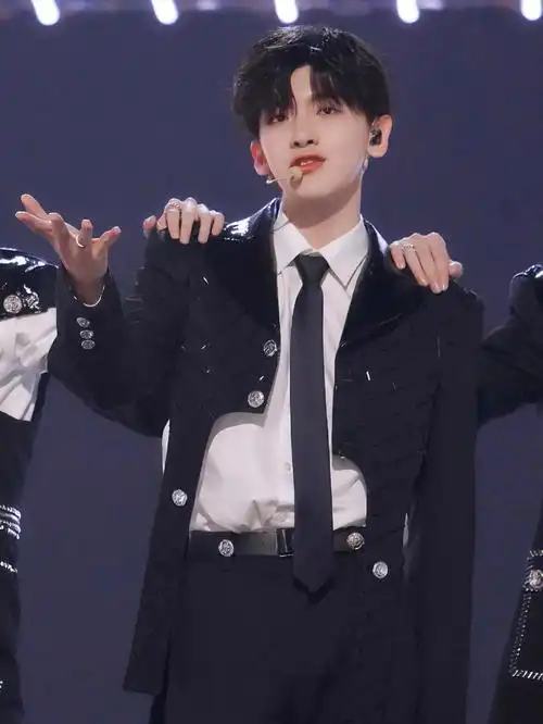 每一次重温舞台,都会为翟潇闻尖叫.他的舞台简直绝了啊!