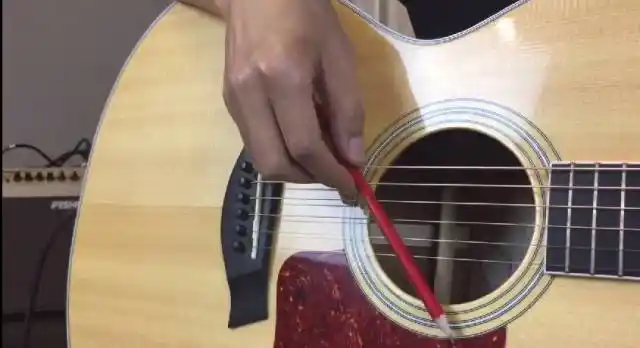 【吉他入门】攻破难点!持琴拨弦姿势&爬格子要领