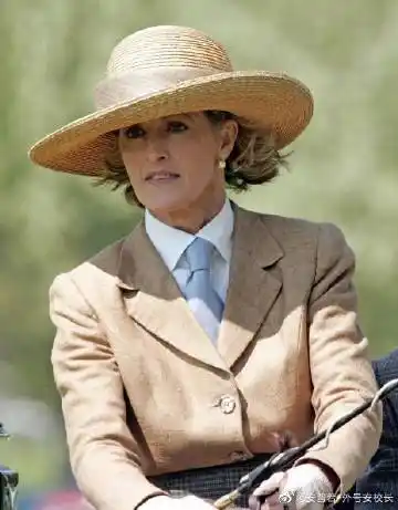 安普若-外号安校长:       彭妮·罗姆塞(penelope