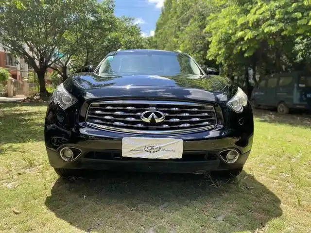 这辆英菲尼迪fx35售价11万外观前卫时尚缸内直喷动力爆炸