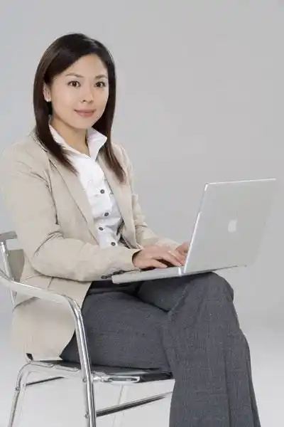 凤凰卫视主播谢亚芳演绎08ol美丽传说