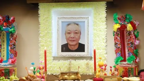 演员王钟去世设灵75岁狄龙携妻送别成龙周润发献花