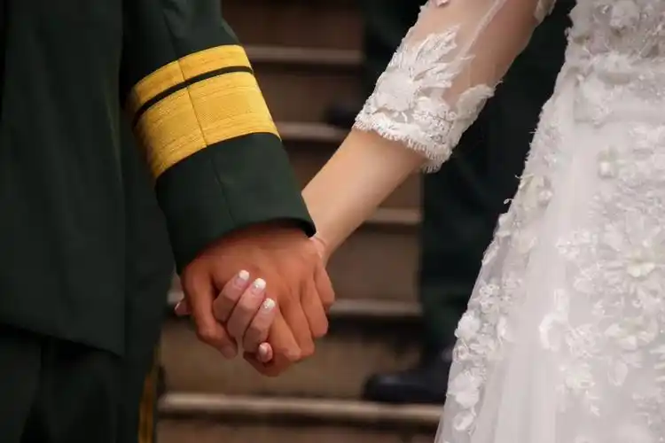 愿军人的爱情慢慢地不再那么艰难愿天下有情人终成家属愿所有军人军嫂