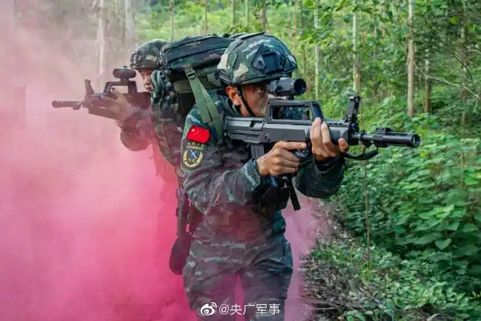 酷武警特战队员跨昼夜反恐演练