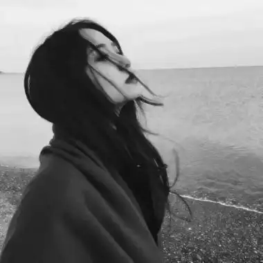 丧头像女黑白真人,女生头像图片