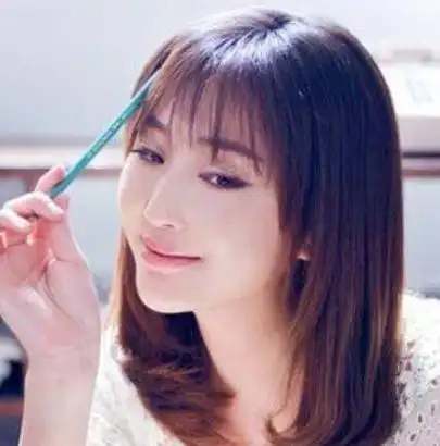 碎发刘海怎么剪 女生碎发刘海发型效果图