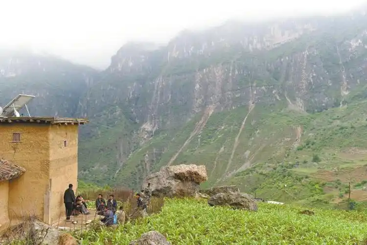 走进凉山"悬崖村":精准扶贫 这里不再与世隔绝