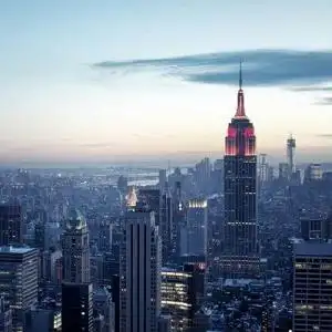 夜幕降临城市里高楼大厦唯美头像