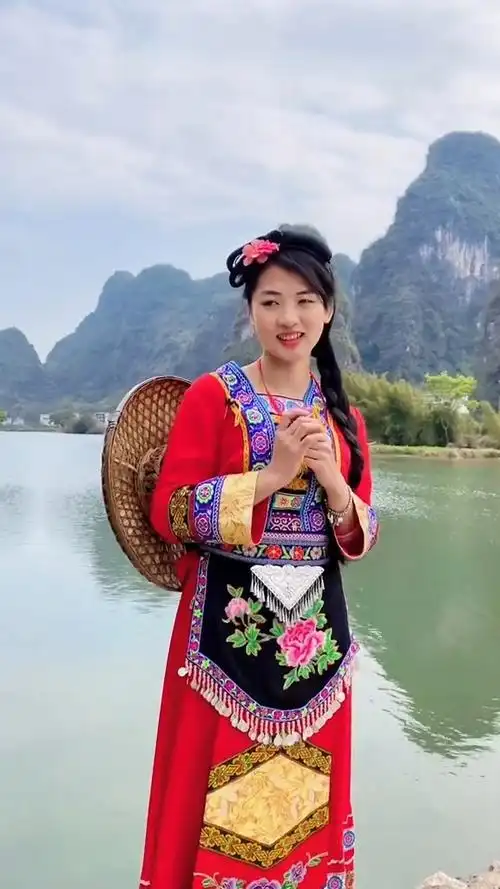 刘三姐#三月三#每年的农历三月三是壮族″歌仙节",是为了纪念刘三沣