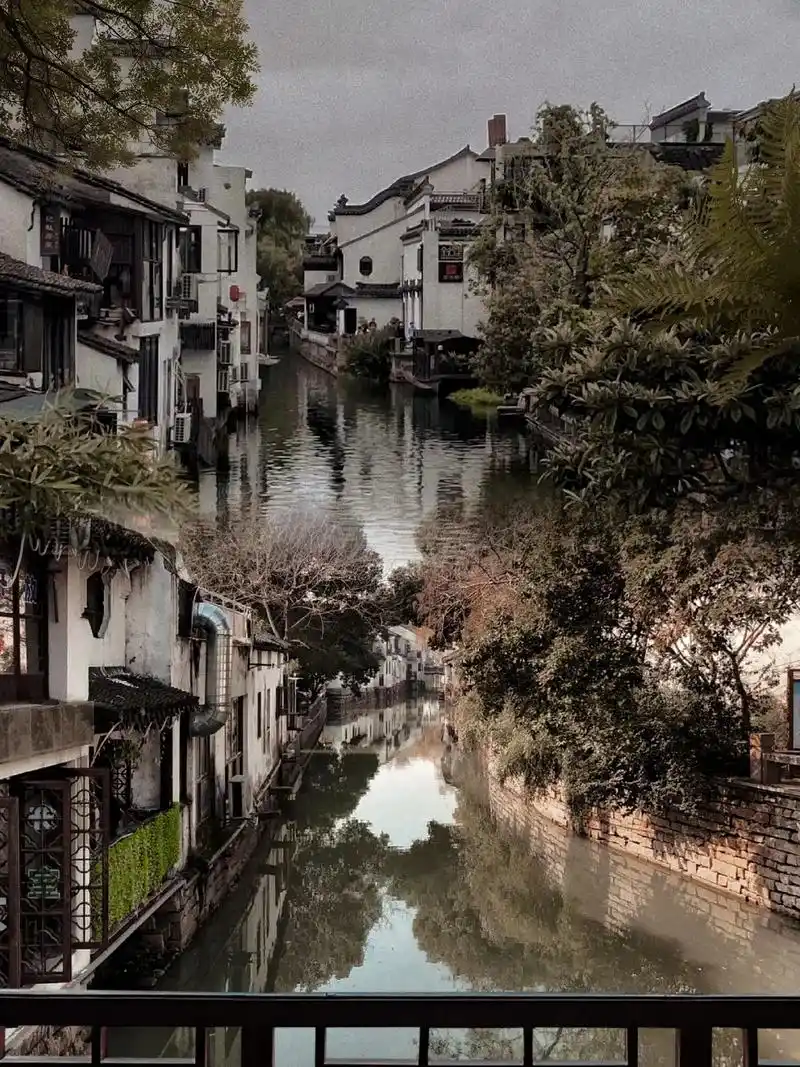苏州 遇见平江路 ～附攻略."君到姑苏见,人家尽枕河." " - 抖音