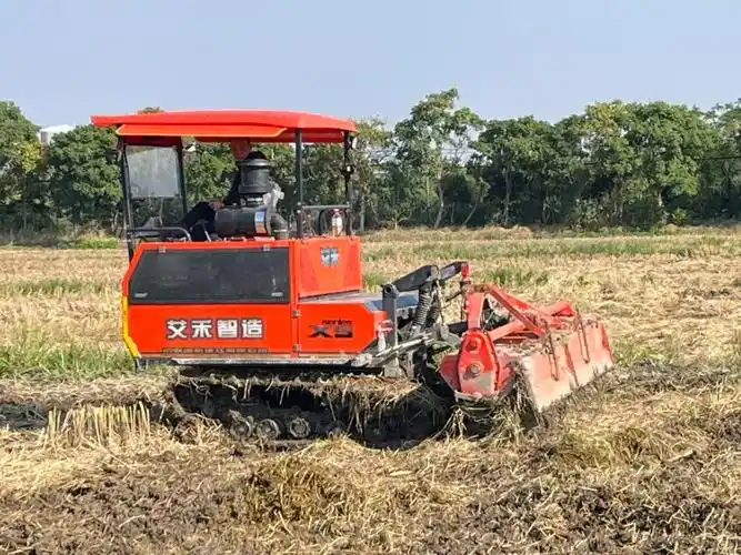 眼下,春耕作业工况复杂,装配玉柴农机动力的拖拉机,履带式旋耕机等