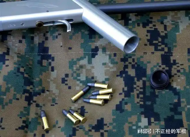 packrifle生存步枪自带手电筒能当鱼竿用的生存步枪