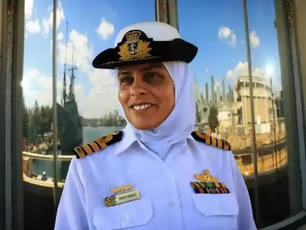 在澳大利亚海军历史中还从未有一位女性军官任职,当23岁的shindy与