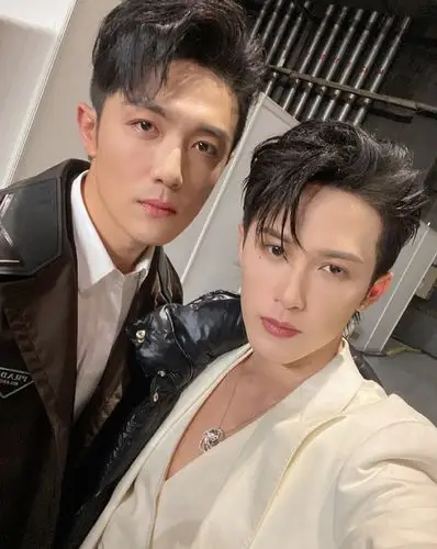 《追光吧哥哥》李泽锋与于朦胧俩人组cp网友表示请停止cp太油腻