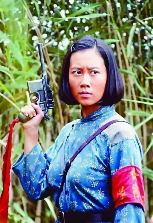 温峥嵘:长得美演技棒,和老公相爱25年,直言:何政军不是我老公