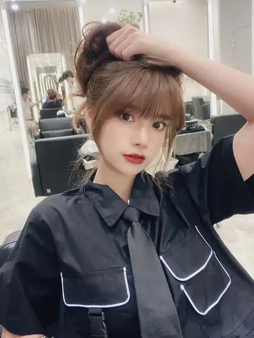 一款扎发超级好看的刘海可盐可甜减龄发型