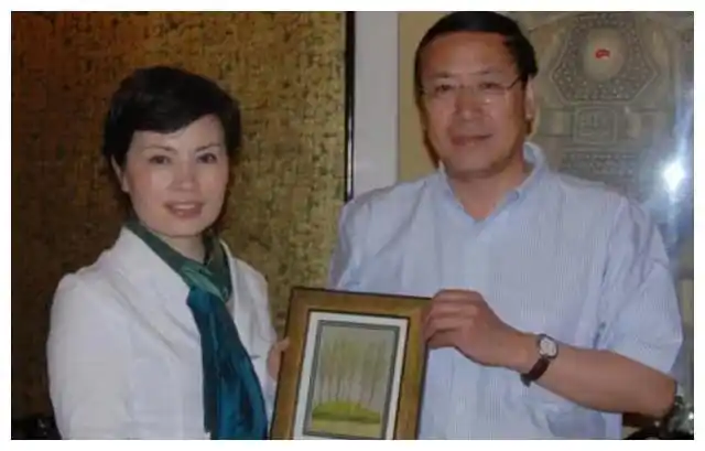 央视主持人李瑞英我28年工作零失误唯独儿子坠楼是我一生的痛