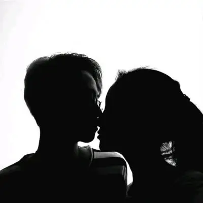 超火"黑白"情侣头像:深情从来就只会被辜负,你不妨在意的少一点