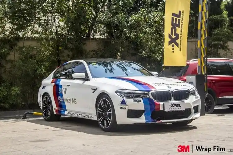 宝马m5官方赛道领头救援车3m改色施工作业完美呈现xpel合肥旗舰店出品