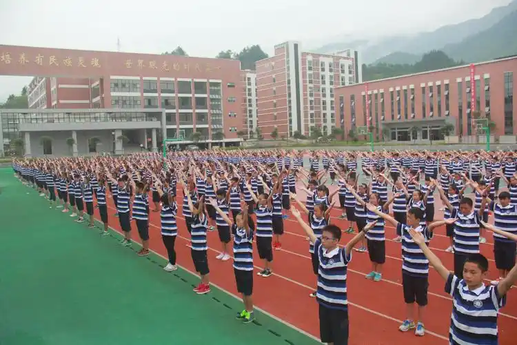 恩施市英才学校