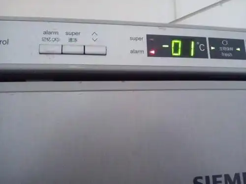 西门子冰箱 一直警报 红灯一直亮着 这是什么故障